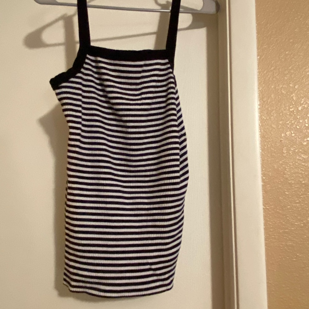Large old navy tank top black and white stripes